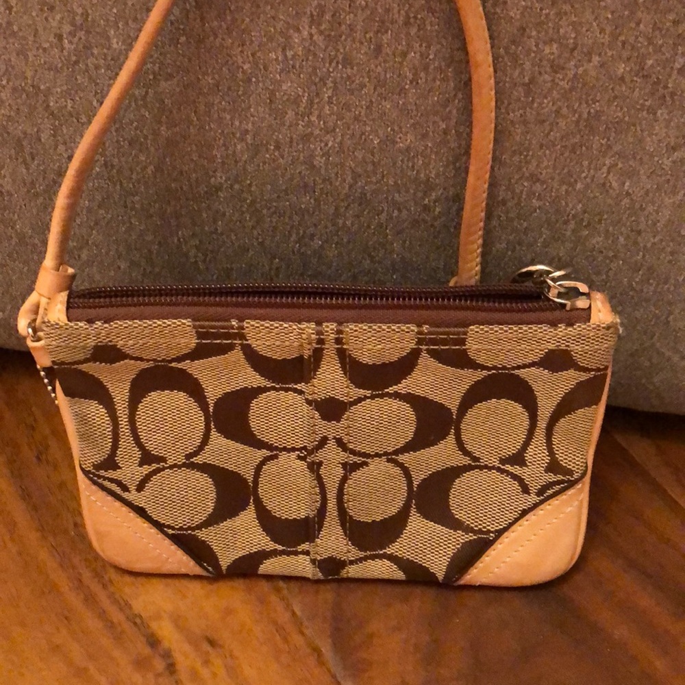 Mini coach zip